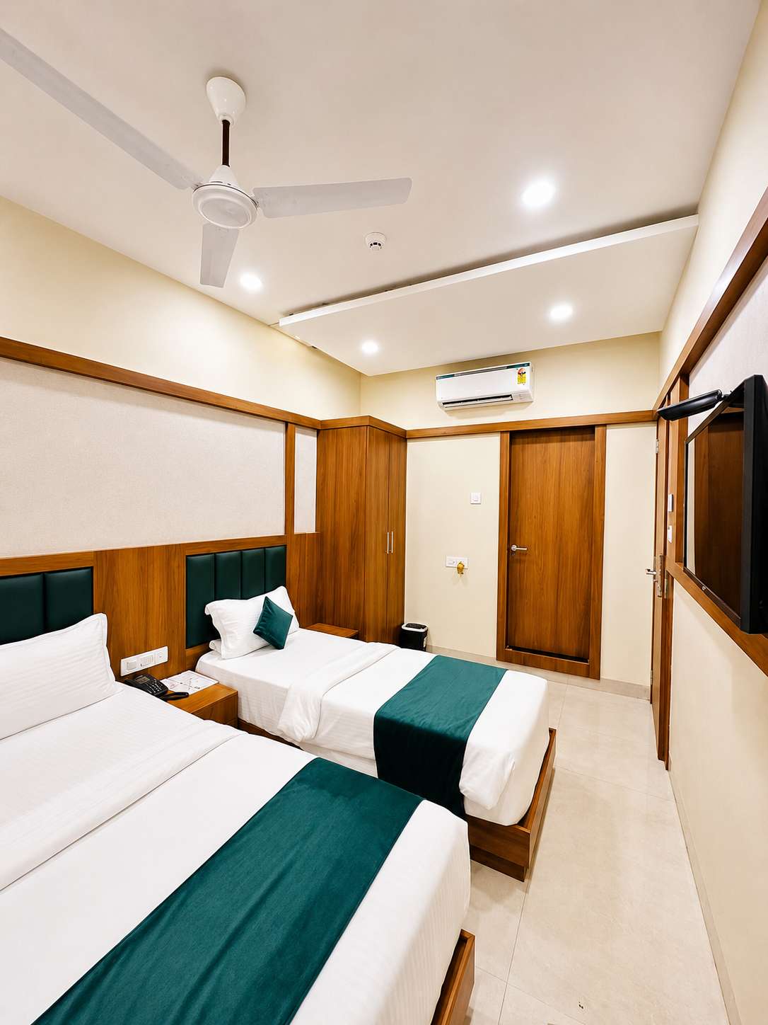Deluxe Triple Room at Hotel Downtown BKC